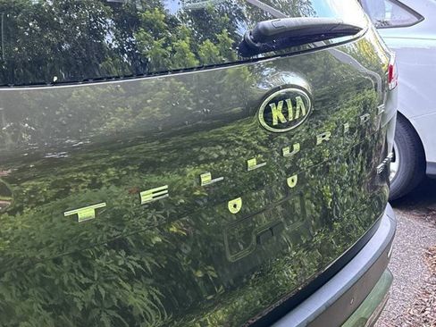Used 2021 Kia Telluride EX w/ EX Premium Package FWD image 9
