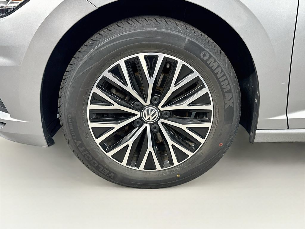 Used 2019 Volkswagen Jetta SE w/ Cold Weather Package FWD image 37