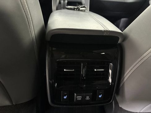 Used 2022 Toyota Avalon Limited w/ Advanced Safety Package FWD image 25