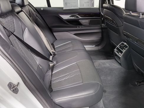 Used 2022 BMW 750i xDrive w/ M Sport Package AWD/4WD image 43