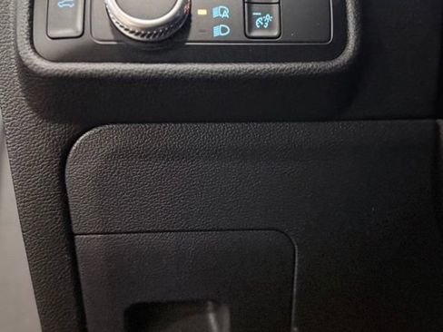 Used 2021 Ford Explorer XLT w/ Equipment Group 202A RWD image 30