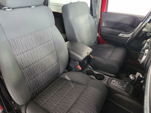 Used 2012 Jeep Wrangler Rubicon w/ PWR Convenience Group image 11