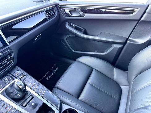 Used 2020 Porsche Macan image 38