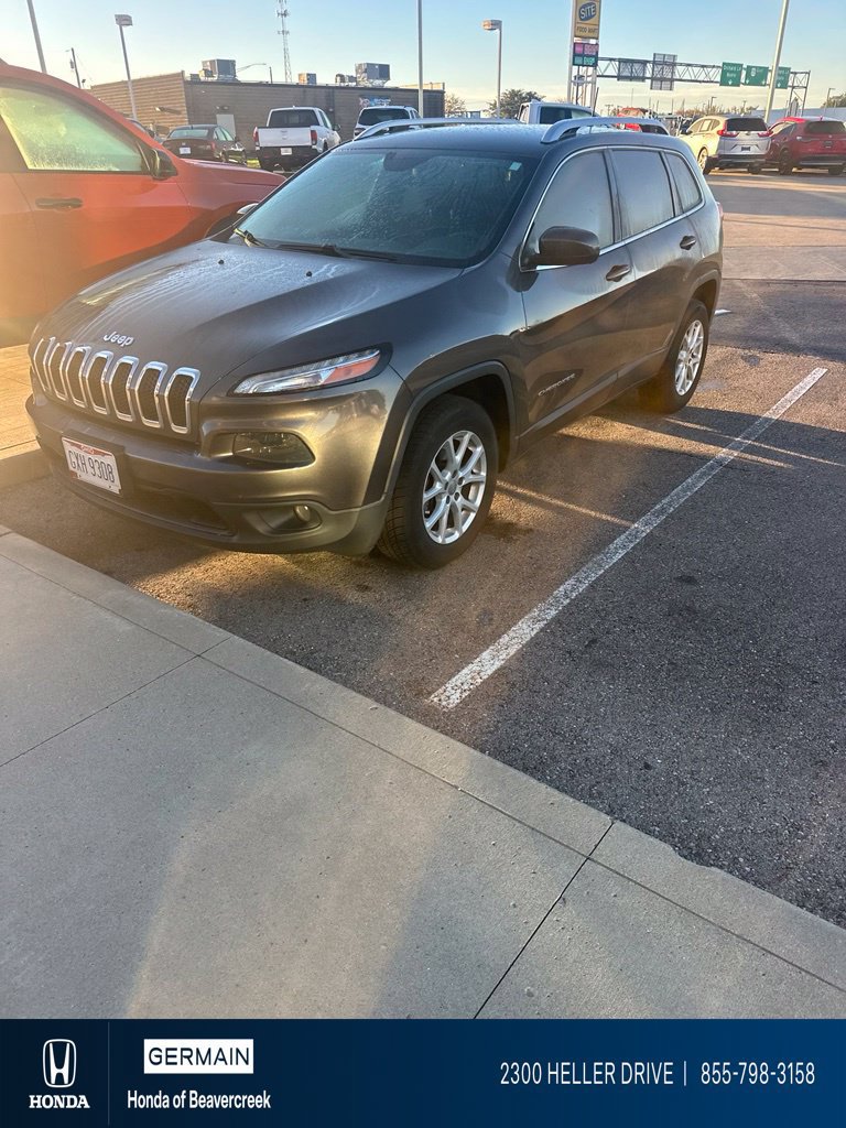 Used 2018 Jeep Cherokee Latitude Plus w/ Comfort/Convenience Group AWD/4WD image 1