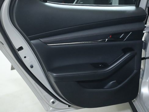 Used 2022 MAZDA MAZDA3 s image 13