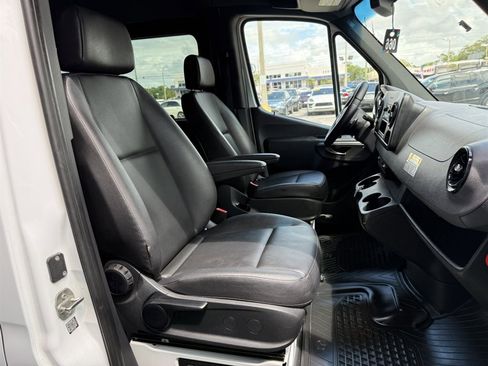 Used 2021 Mercedes-Benz Sprinter 2500 image 20