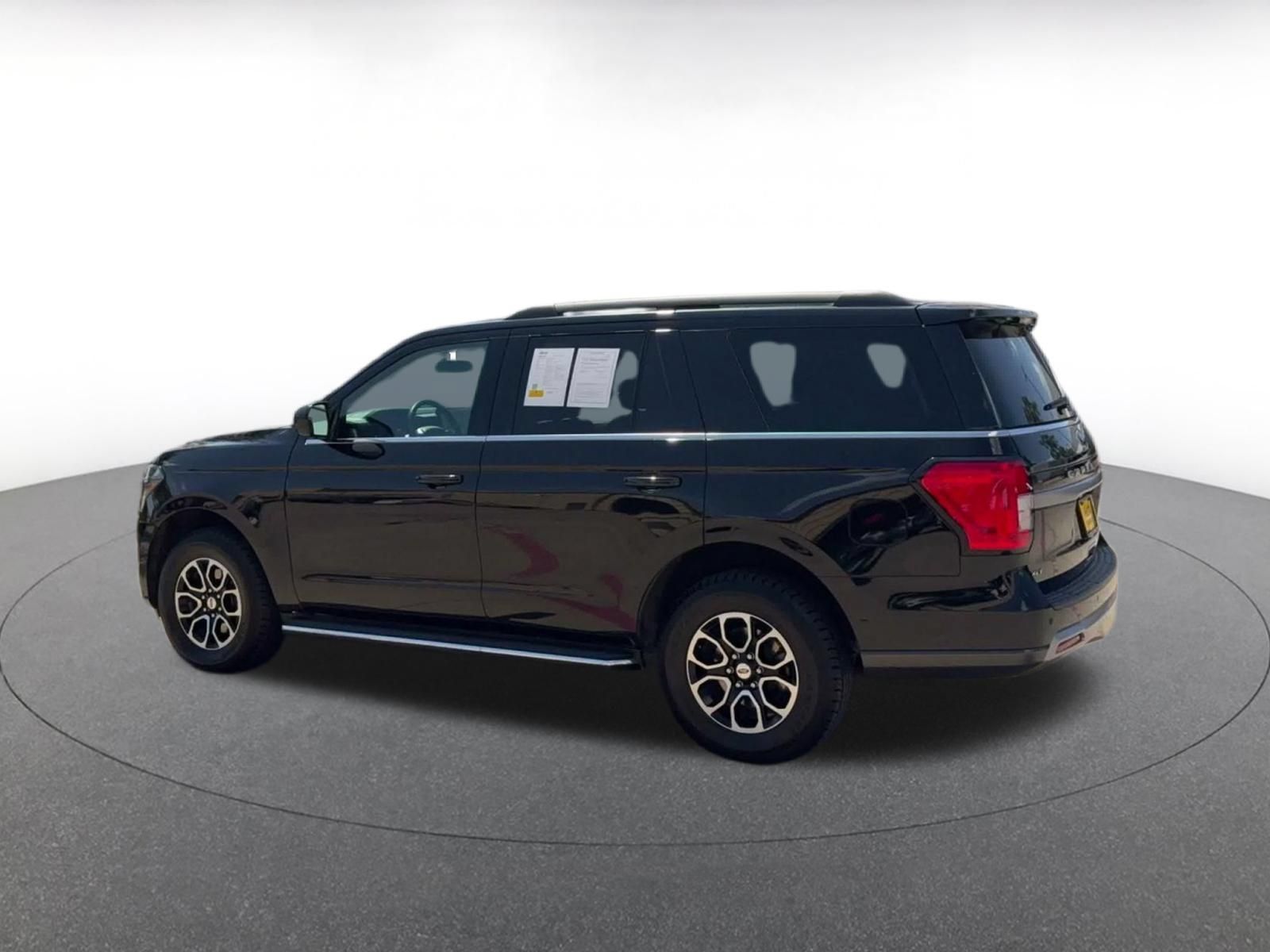 Used 2023 Ford Expedition XLT AWD/4WD image 9
