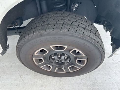 Used 2024 Ford F250 Platinum w/ FX4 Off-Road Package AWD/4WD image 8