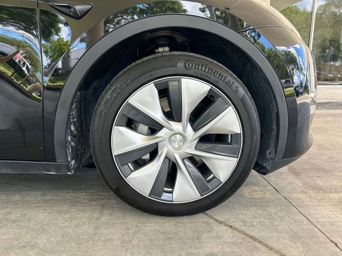 Used 2024 Tesla Model Y Long Range AWD/4WD image 19
