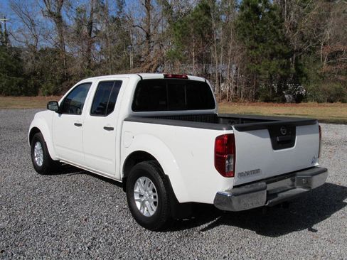 Used 2019 Nissan Frontier SV image 4