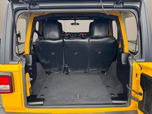 Used 2021 Jeep Wrangler Unlimited Rubicon w/ Cold Weather Group image 15