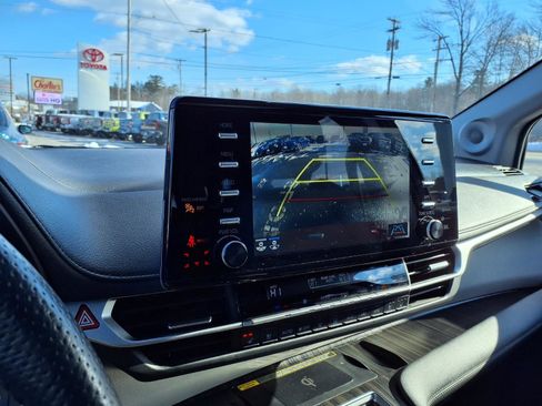 Certified 2023 Toyota Sienna Limited image 9
