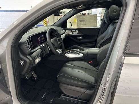 New 2025 Mercedes-Benz GLS 580 4MATIC image 7