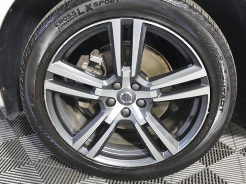Used 2018 Volvo XC60 T5 Momentum w/ Vision Package AWD/4WD image 26