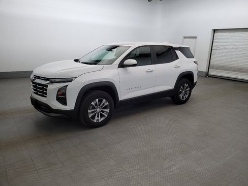 Used 2025 Chevrolet Equinox LT FWD image 2