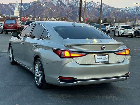 Used 2021 Lexus ES 300h Ultra Luxury image 3