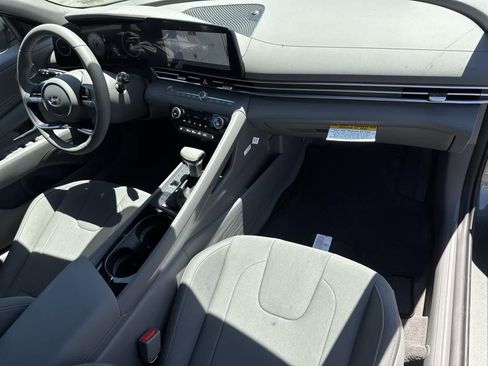 New 2025 Hyundai Elantra SEL image 39