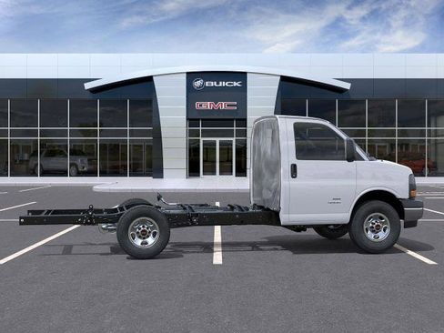 New 2025 GMC Savana 3500 w/ Power Convenience Package RWD image 30