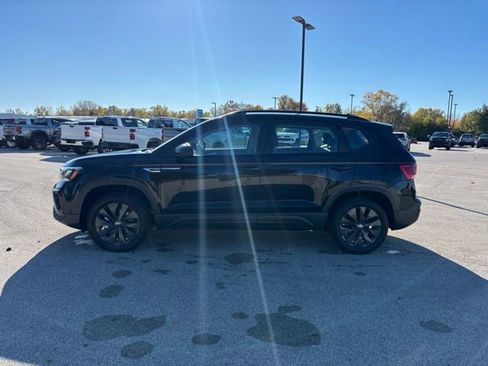 Used 2022 Volkswagen Taos S image 2