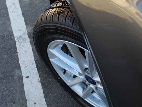 Used 2018 Ford Focus SE image 32