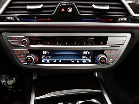 Used 2022 BMW 740i xDrive w/ Premium Package image 12