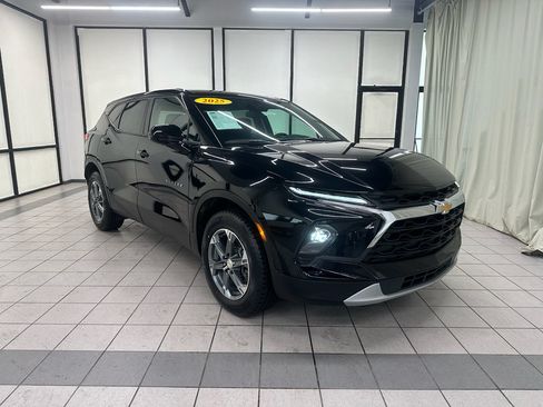 Used 2025 Chevrolet Blazer LT AWD/4WD image 2