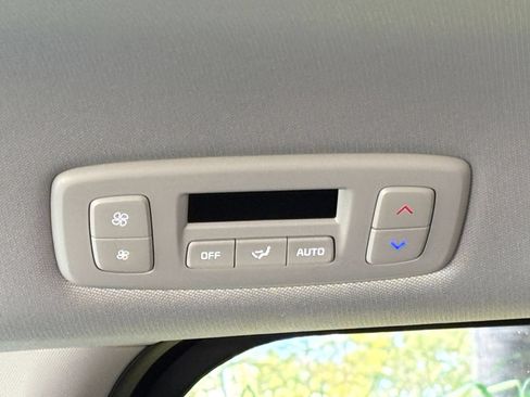 Used 2026 Kia Carnival FWD image 24