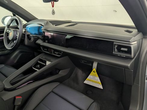 New 2026 Porsche Macan Turbo Electric image 18