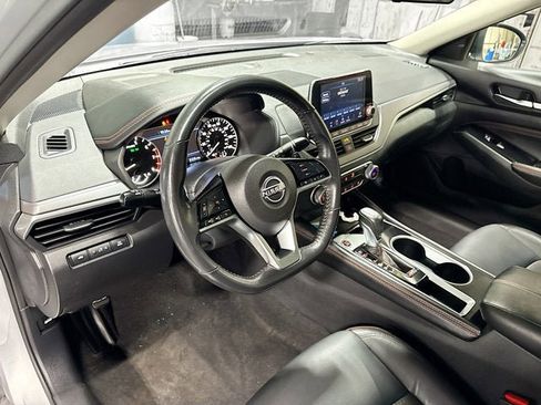 Certified 2023 Nissan Altima 2.5 SR image 9