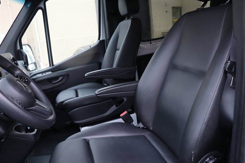 Used 2024 Mercedes-Benz Sprinter 2500 image 13