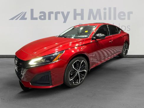 Certified 2023 Nissan Altima 2.5 SR image 1