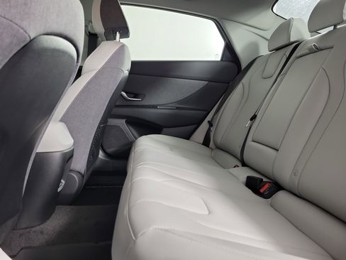 New 2025 Hyundai Elantra Limited image 32