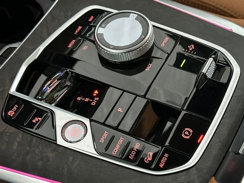 Used 2026 BMW X7 xDrive40i w/ Executive Package image 22