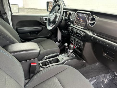 Used 2023 Jeep Wrangler Unlimited Rubicon 4xe w/ Steel Bumper Group image 17