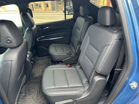 Used 2024 Chevrolet Traverse LT image 16