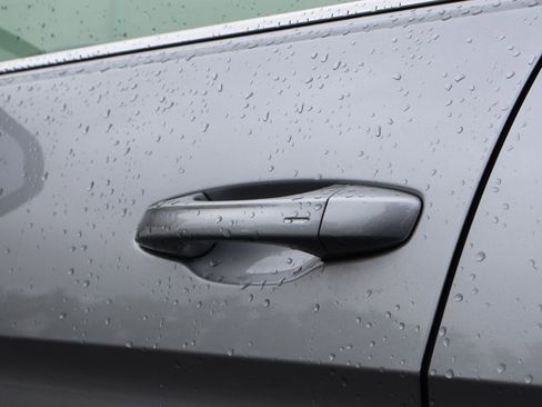 Certified 2022 Volkswagen Atlas Cross Sport SEL R-Line image 25