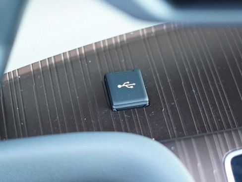 Certified 2024 Toyota Sienna LE image 28