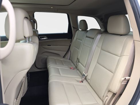 Used 2016 Jeep Grand Cherokee Limited w/ Luxury Group II RWD image 12