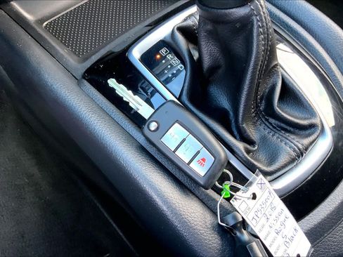 Used 2018 Nissan Rogue S AWD/4WD image 15