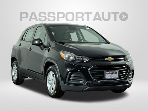Used 2020 Chevrolet Trax LS FWD image 4