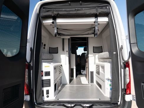 Used 2023 Mercedes-Benz Sprinter 2500 image 14