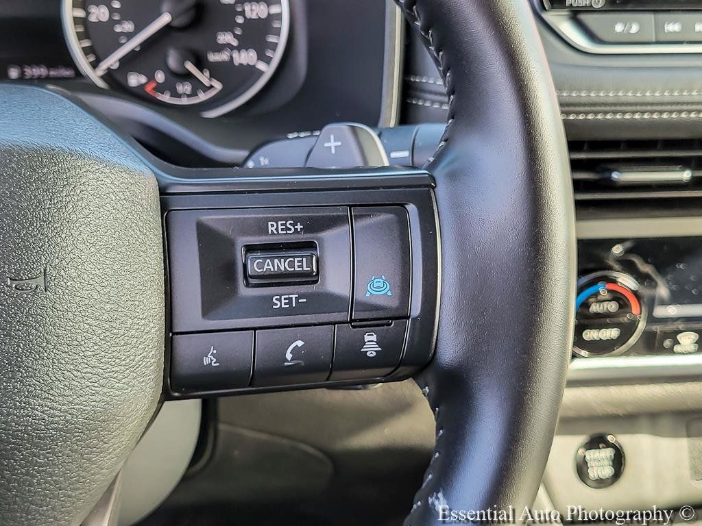 Used 2025 Nissan Rogue SV FWD image 17