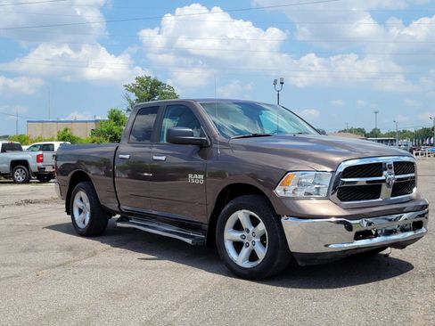 Used 2018 RAM 1500 Classic SLT AWD/4WD image 3