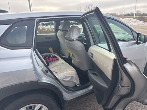 Used 2024 Toyota Corolla Cross L image 17