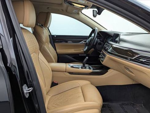 Used 2017 BMW 740i RWD image 21