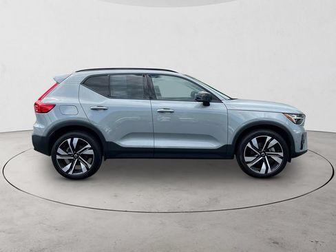 Certified 2025 Volvo XC40 B5 Plus AWD/4WD image 6
