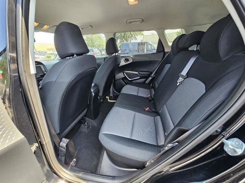 Used 2022 Kia Soul LX FWD image 22