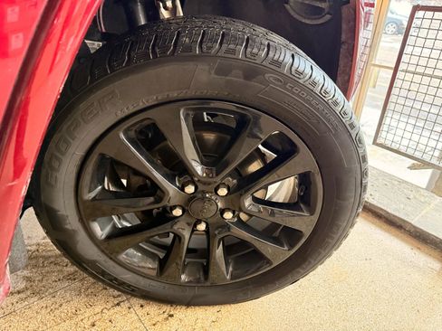 Used 2019 Jeep Grand Cherokee Altitude image 44