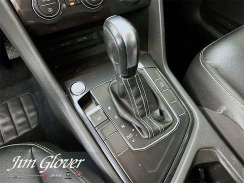 Used 2021 Volkswagen Tiguan SE image 33