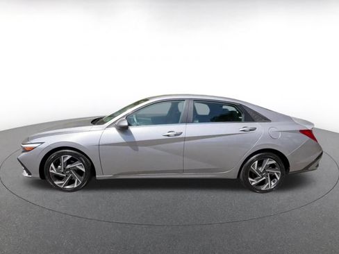 Used 2025 Hyundai Elantra SEL FWD image 8